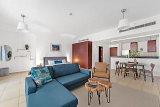 Sleek Studio in JBR with Pool & Dubai Skyline View - Dubai - 1