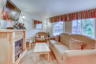 Icicle Village Resort 401 & 402: Ponderosa Hideaway - Leavenworth - 9
