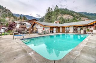 Icicle Village Resort 401 & 402: Ponderosa Hideaway - Leavenworth - 6