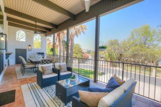 Luxury Spanish Style Home Walking Steps to HSB Resort - Horseshoe Bay - 8