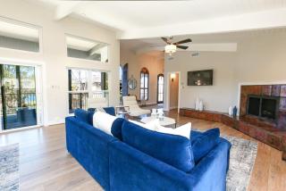 Luxury Spanish Style Home Walking Steps to HSB Resort - Horseshoe Bay - 5