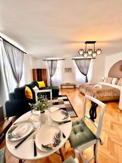 Simon Old Town City Center Apartments - Braşov - 8