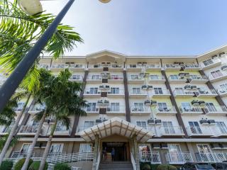 Jolenia by J&J Homes At Amani Grand Resort Residences Near Airport - Pusok - 8