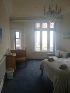 Camelot Seafront Hotel - 7