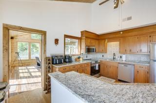 Blowing Rock Home with Hot Tub and Mountain-View Deck! - Blowing Rock - 3