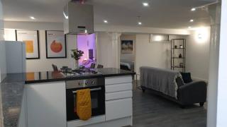 2 Bed Basement Apartment Short Term Rental & Flexible Renting Shoreditch With Free WiFi ! - Londra - 5