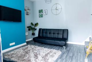 Emerald Gem of Leeds with Great Location including Parking - Killingbeck - 0