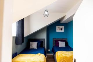 Emerald Gem of Leeds with Great Location including Parking - Killingbeck - 1
