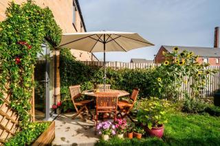 Artist's Garden on Wolsey Island - Leicester - 8