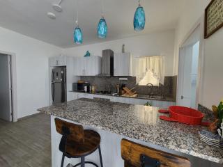 Cozy 2 bedroom apartment 7 minutes walk to beach. - 1