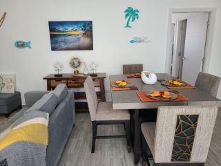 Cozy 2 bedroom apartment 7 minutes walk to beach. - 4