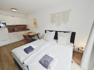 TiCasa BOHO - Zentral-Outlet-Balkon-Parkplatz-SmartTV-Unique - Metzingen - 0