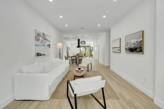 Radiance - Modern Design, Poolside Escape - Miami - 3