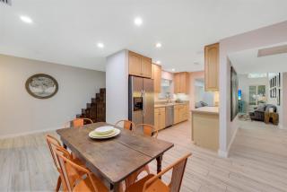 Lakefront, Pool, outdoor kitchen, lush garden - 3
