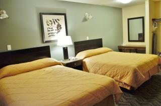 Lacombe Motor Inn - 1
