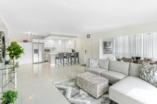 10 mins from Pompano Beach! With pool access - Pompano Beach - 3