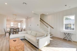 Upscale Home with 2 Balconies in Galveston! - Galveston - 6