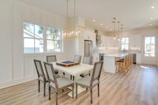 Upscale Home with 2 Balconies in Galveston! - Galveston - 4