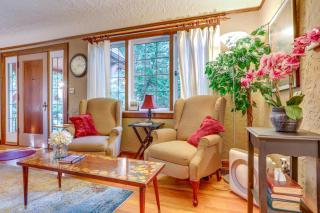 Seattle Home with Balcony 1 Mi to Park and Water! - 3