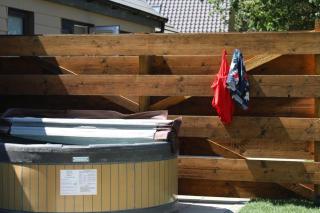 5 - Hedgehog Den, Large dog friendly garden with hottub - 3