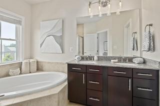 4 Bdr Suburban Home, Near DC, Perfect for Families, 24 Hr Pro Host Support - Ashburn - 7