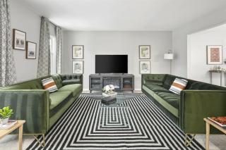 Super-Stylish 4br Townhome in No Va Fast WiFi, Roku TV, Fenced Backyard, 24 Hour Premier Support - Sterling - 5