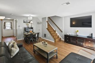 Townhome in No VA, 40 Mins to DC, Pets OK, Fast WiFi - 4