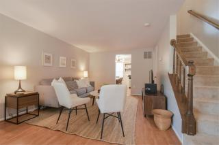 Townhome in Northern Virginia, Close to DC, Pets Okay, Fenced Yard, Fast - 2