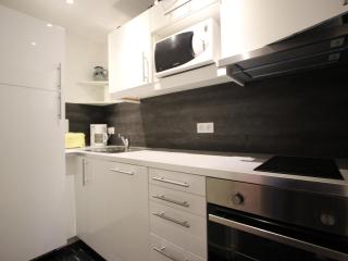 Appartement 42 m² avec balcon, proche pistes, commerces, crèche et jardin d'enfants à Chamrousse - FR-1-549-89 - Chamrousse - 3