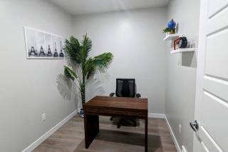 Cozy basement for a lovely stay & perfect for WFH - Edmonton - 2