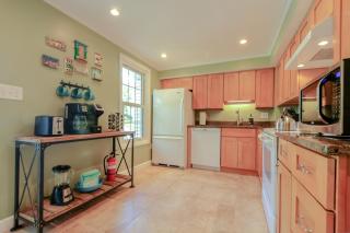 NEW! 3-story Townhome - Private, Self checkin, Quiet. - Sterling - 5