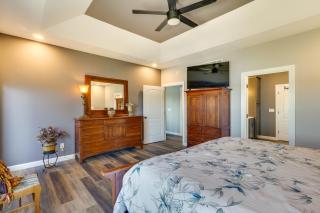 Spacious Lake of the Ozarks Escape with Deck and Views - Linn Creek - 4