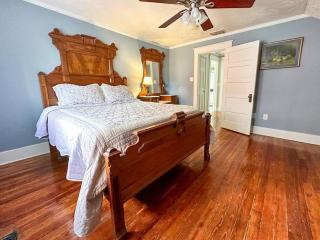 Spacious Craftsman near Staunton - Staunton - 7