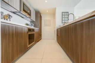 Tiffany Coral - 6th FL, Pool, Gym, & Mins to Beach - 6