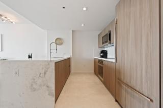 Tiffany Sage - Rooftop Pool, Gym, & Walk to Beach - 2