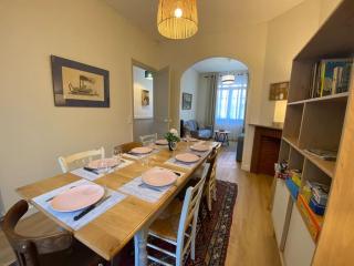 Maison de Charme - 4 Chambres - Courette & Parking Gratuit - Amiens - 0