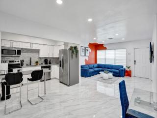 Escape to Miami Retreat - North Miami Beach - 7