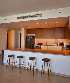 Amazing 4-bedroom Apartment - Dubai - 8
