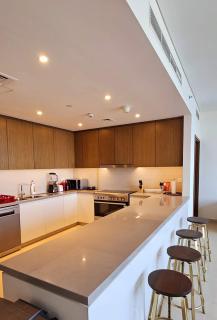 Amazing 4-bedroom Apartment - Dubai - 7