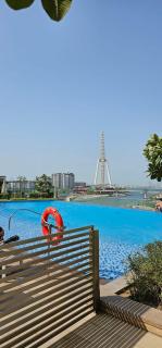 Amazing 4-bedroom Apartment - Dubai - 1