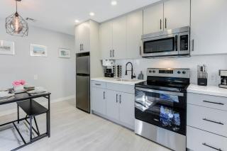Renovated professional design, grill lake view! - Hallandale Beach - 9