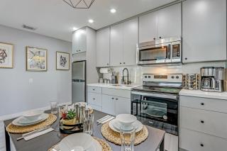 Renovated professional design, grill lake view! 1 - Hallandale Beach - 9