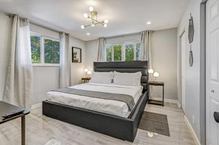 Renovated professional design, grill lake view! 1 - Hallandale Beach - 8