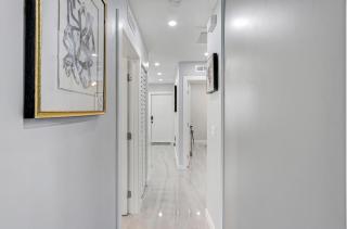 Renovated professional design, grill lake view! 1 - Hallandale Beach - 3