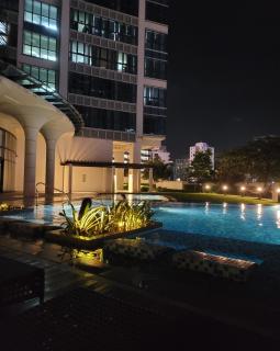Uptown Parksuites Tower 1 at BGC - Staycations Up Above 12 - Manila - 3
