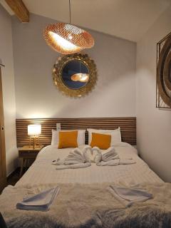 Gîte Luxe 4 étoiles -Douce Harmonie Massages & Grand SPA 5 places - Indépendant -Au calme -Jardin - Clim - Parking à 5 min Carcassonne - 2 Adultes 1 bébé de 0 à 2 ans - 7