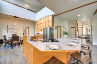 Expansive Waterfront Escape with Kayaks and SUPs! - Sagle - 5
