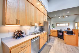Expansive Waterfront Escape with Kayaks and SUPs! - Sagle - 3