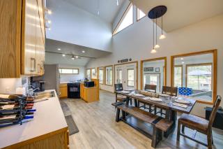 Expansive Waterfront Escape with Kayaks and SUPs! - Sagle - 2