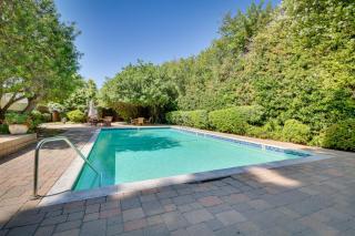 Granada Hills Condo with Community Pool and Workspace - 8